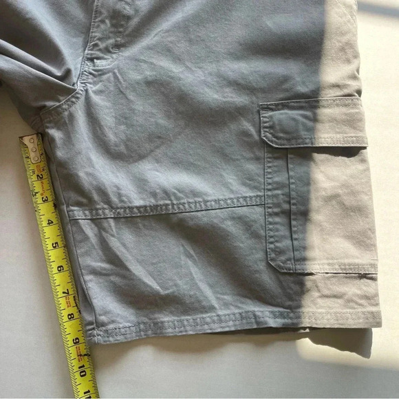 Wrangler Relax Fit Cargo Grey Shorts Men size 42 - Picture 9 of 10